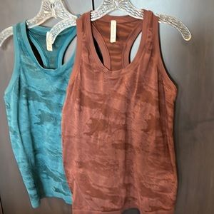 Two Athleta Momentum Camo Tanks in Dark Surf Teal and Hearth Rose, Size L, EUC